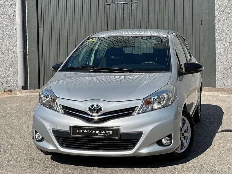 Plateado Usado 2013 Toyota Yaris Active Utilitario | 8500 € (Precio justo) - Imagen 1/4