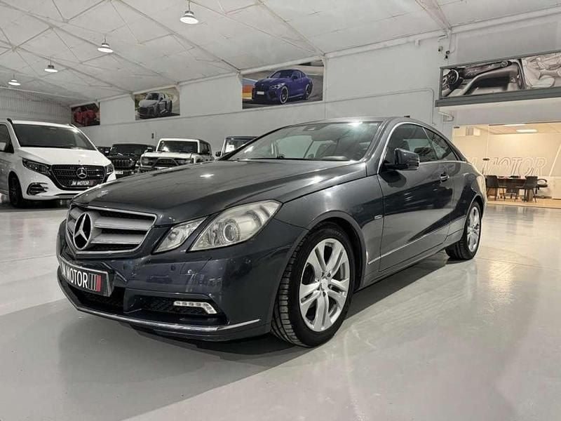 Usado Mercedes E250 Elegance 204 CV (150 kW) 2010 Gris / plata Coupe