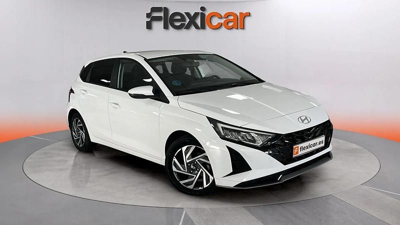 Usado Hyundai i20 101 CV (74 kW) 2024 Blanco Berlina