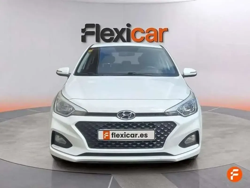 Usado Hyundai i20 75 CV (55 kW) 2018 Blanco Utilitario