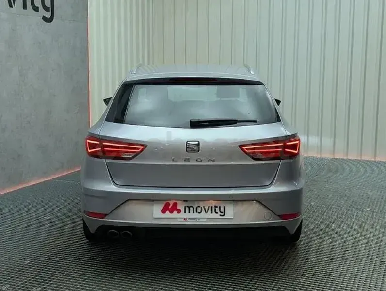 Usado Seat Leon XCELLENCE 150 CV (110 kW) 2020 Gris / plata Familiar