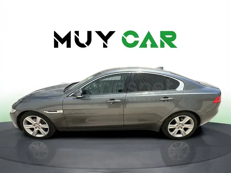 Usado Jaguar XE Pure 180 CV (132 kW) 2018 Gris Berlina