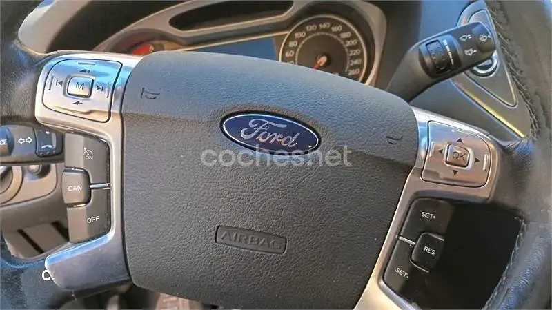 Usado Ford Mondeo Titanium 140 CV (102 kW) 2009 Gris / plata Berlina