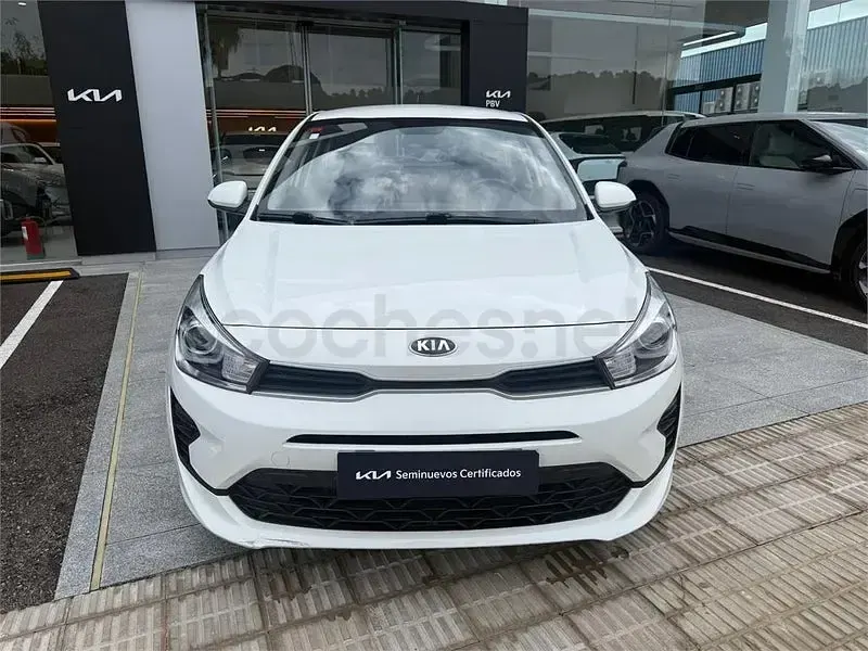 Usado Kia Rio 84 CV (61 kW) 2021 Blanco Berlina