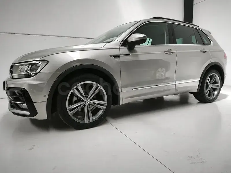 Usado VW Tiguan R-line 150 CV (110 kW) 2019 Gris / plata SUV