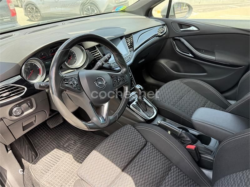 Usado Opel Astra Dynamic 200 CV (147 kW) 2017 Gris / plata Familiar