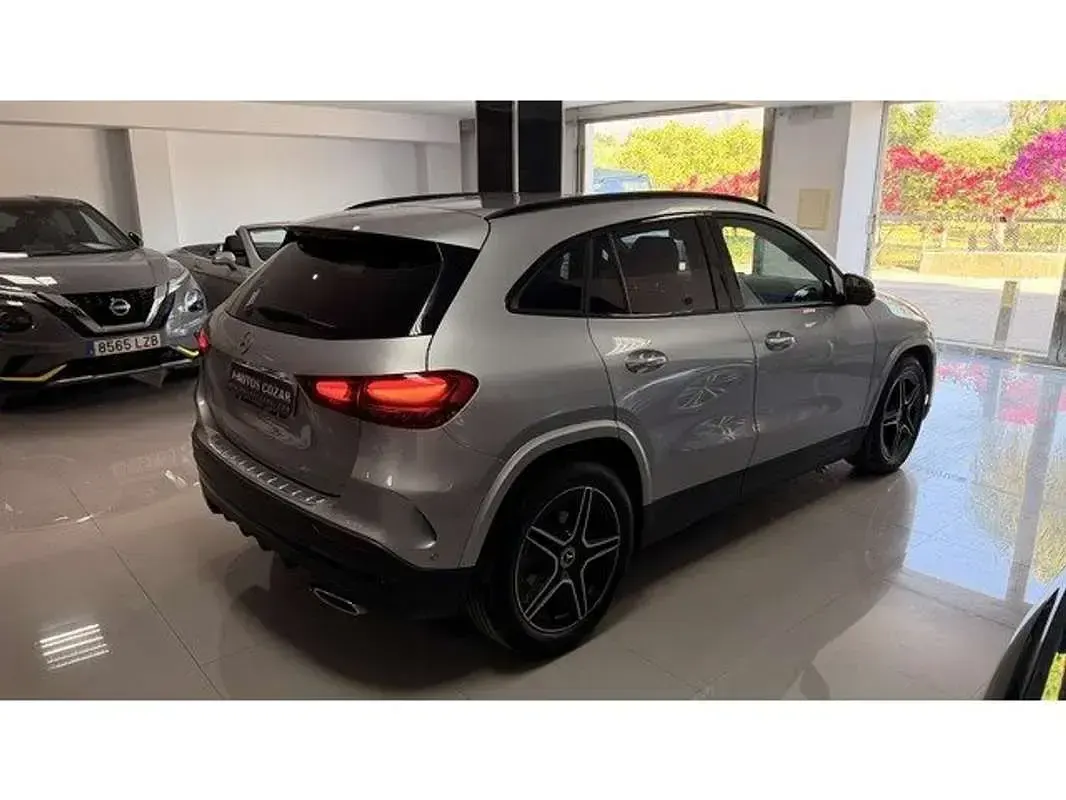 Usado Mercedes GLA200 150 CV (110 kW) 2024 Gris SUV