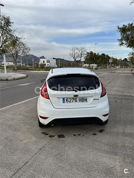 Usado Ford Fiesta Trend 82 CV (60 kW) 2011 Blanco Utilitario