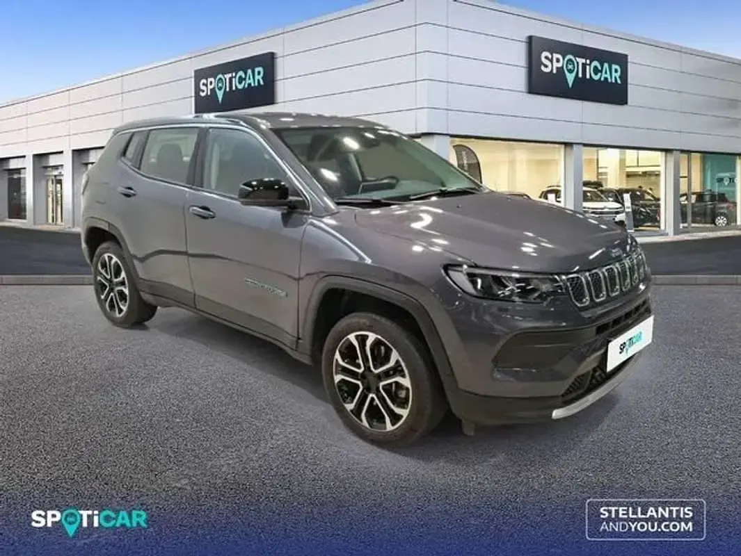 Usado Jeep Compass Altitude 190 CV (139 kW) 2024 Gris SUV