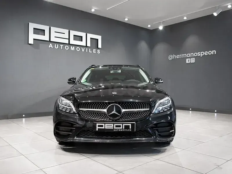 Usado Mercedes C220 194 CV (142 kW) 2018 Negro Familiar