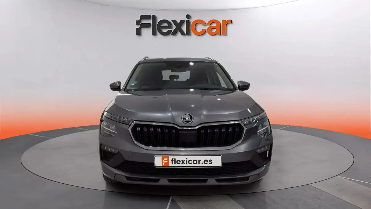 Usado Skoda Kamiq Selection 95 CV (69 kW) 2024 Gris SUV