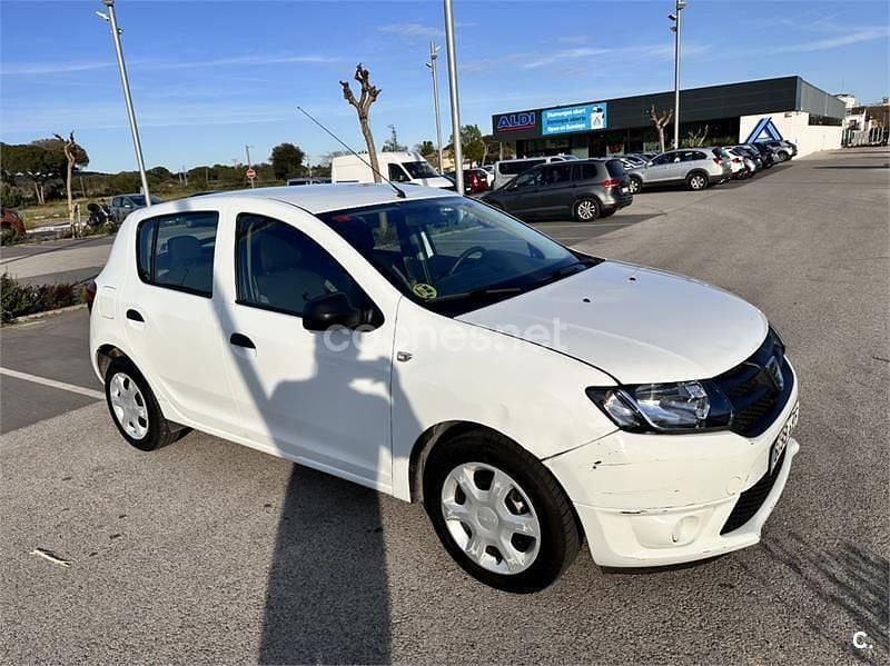 Usado Dacia Sandero Ambiance 75 CV (55 kW) 2014 Blanco Berlina