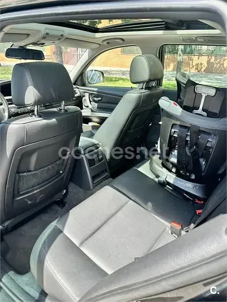 Usado BMW 320 170 CV (125 kW) 2011 Negro Familiar