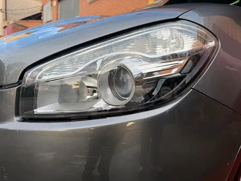 Usado Nissan Qashqai Premium Edition 110 CV (80 kW) 2011 Gris / plata SUV