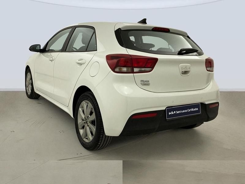 Usado Kia Rio 120 CV (88 kW) 2021 Blanco