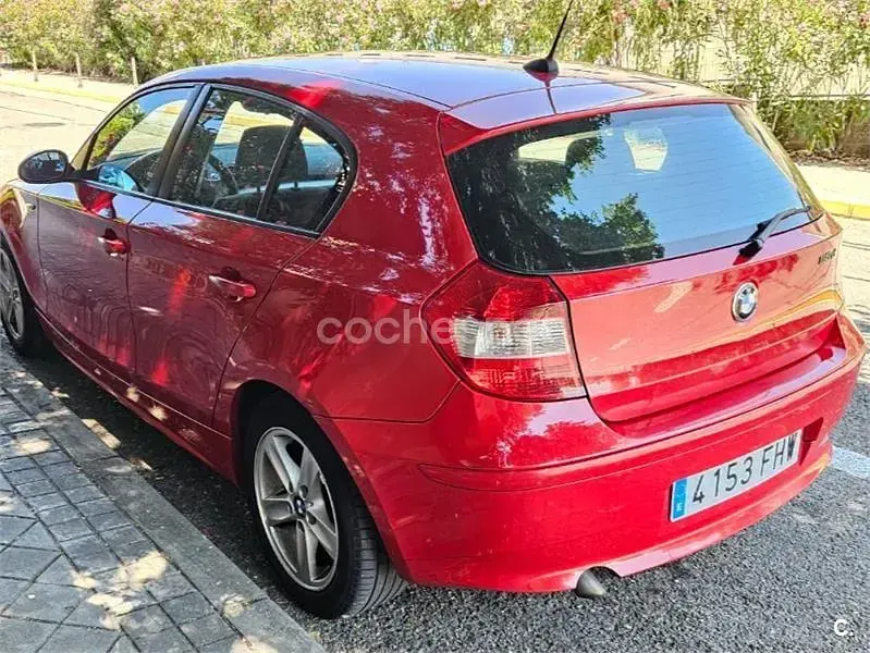 Usado BMW 118 122 CV (89 kW) 2006 Rojo Utilitario