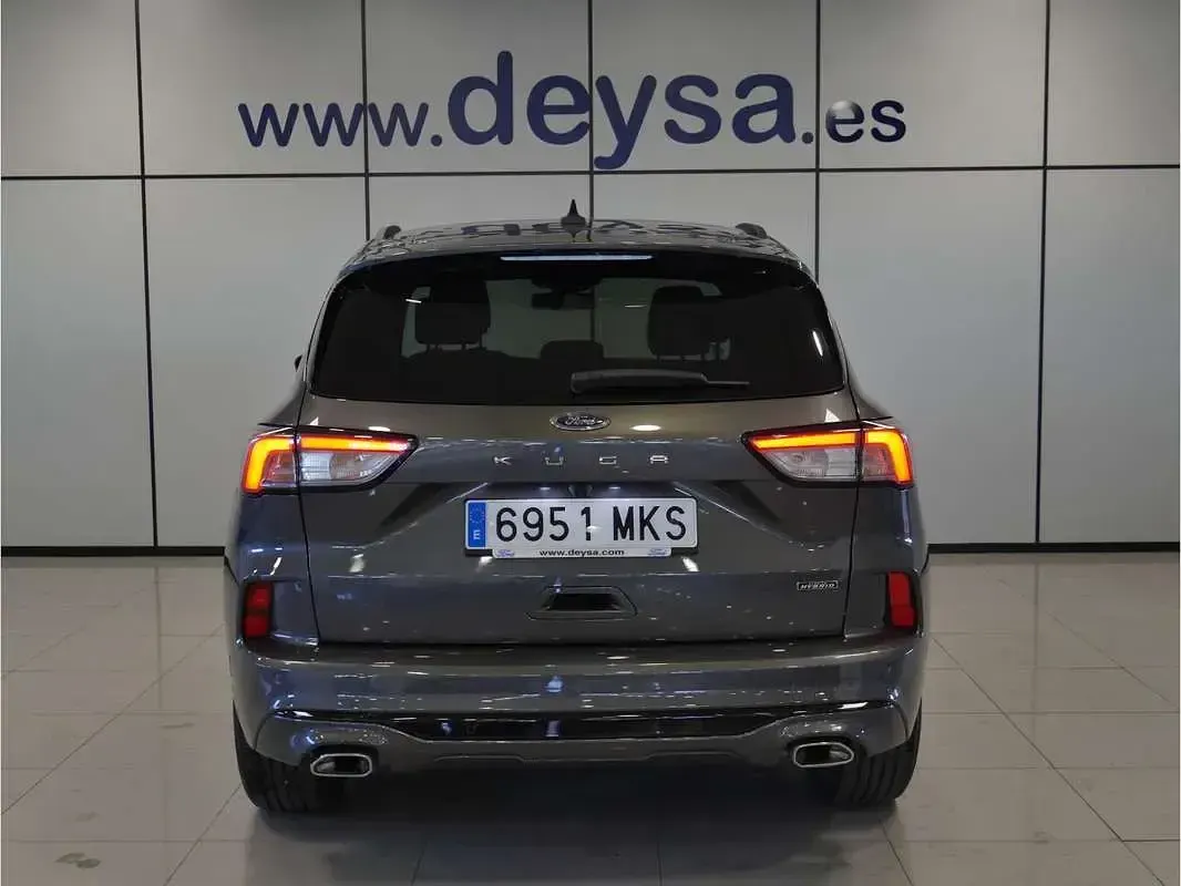 Usado Ford Kuga ST-Line 224 CV (164 kW) 2023 Gris SUV