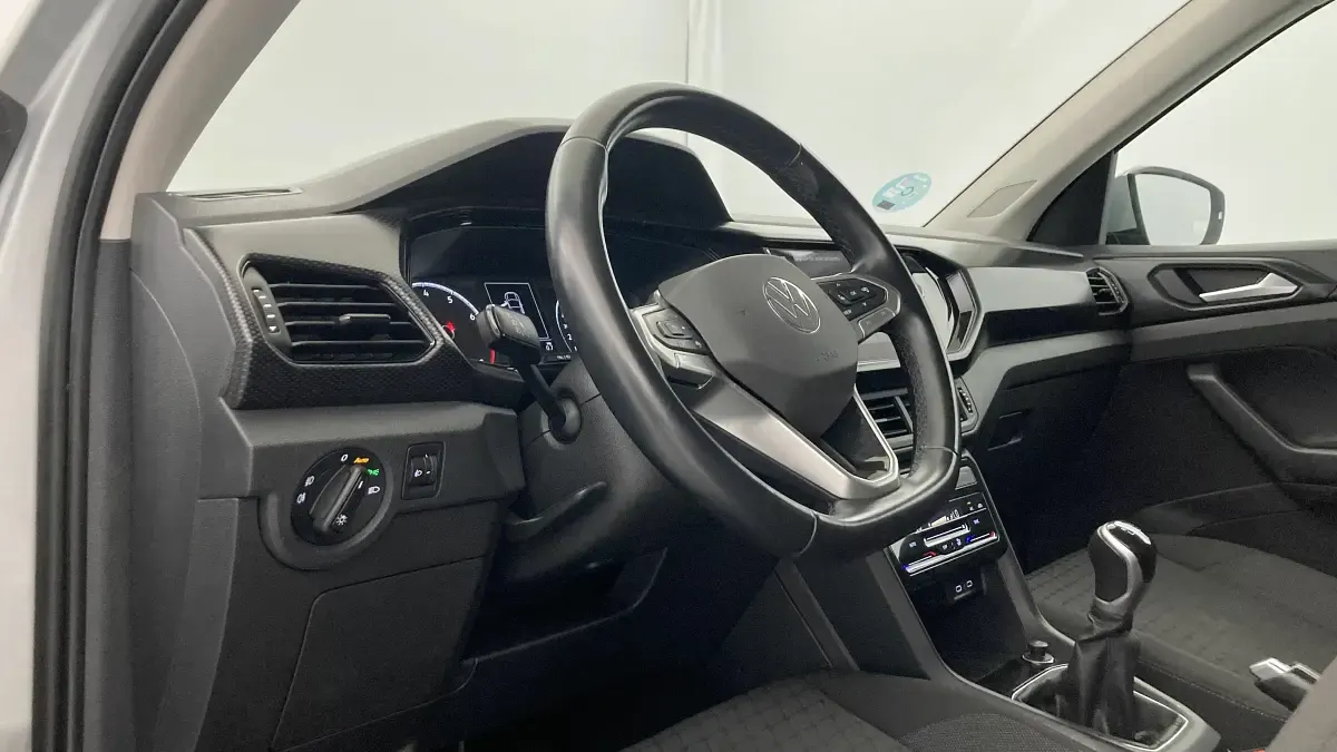 Usado VW T-Cross Advance 95 CV (69 kW) 2022 Plata reflex SUV