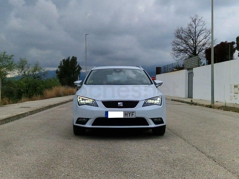 Usado Seat Leon Style 105 CV (77 kW) 2014 Blanco Familiar