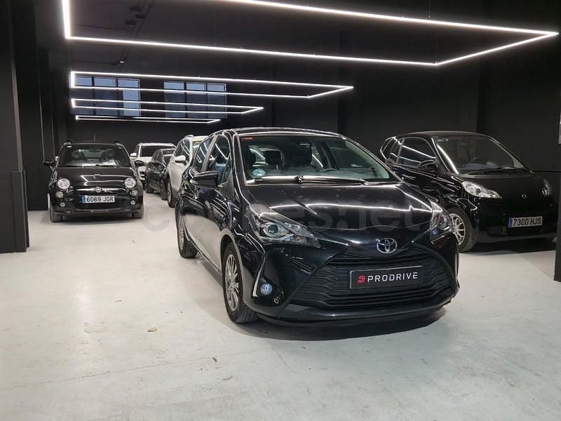 Usado Toyota Yaris Active 69 CV (50 kW) 2019 Negro Berlina