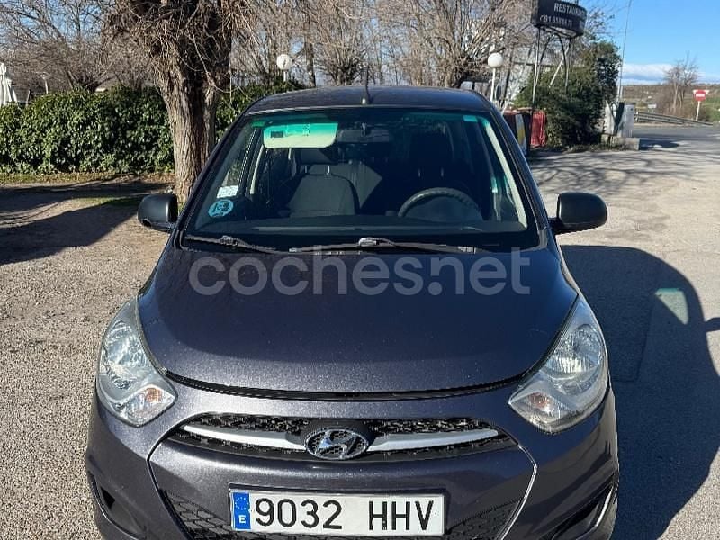Gris / plata Usado 2012 Hyundai i10 Classic Utilitario | 3990 € (Precio justo) - Imagen 1/4