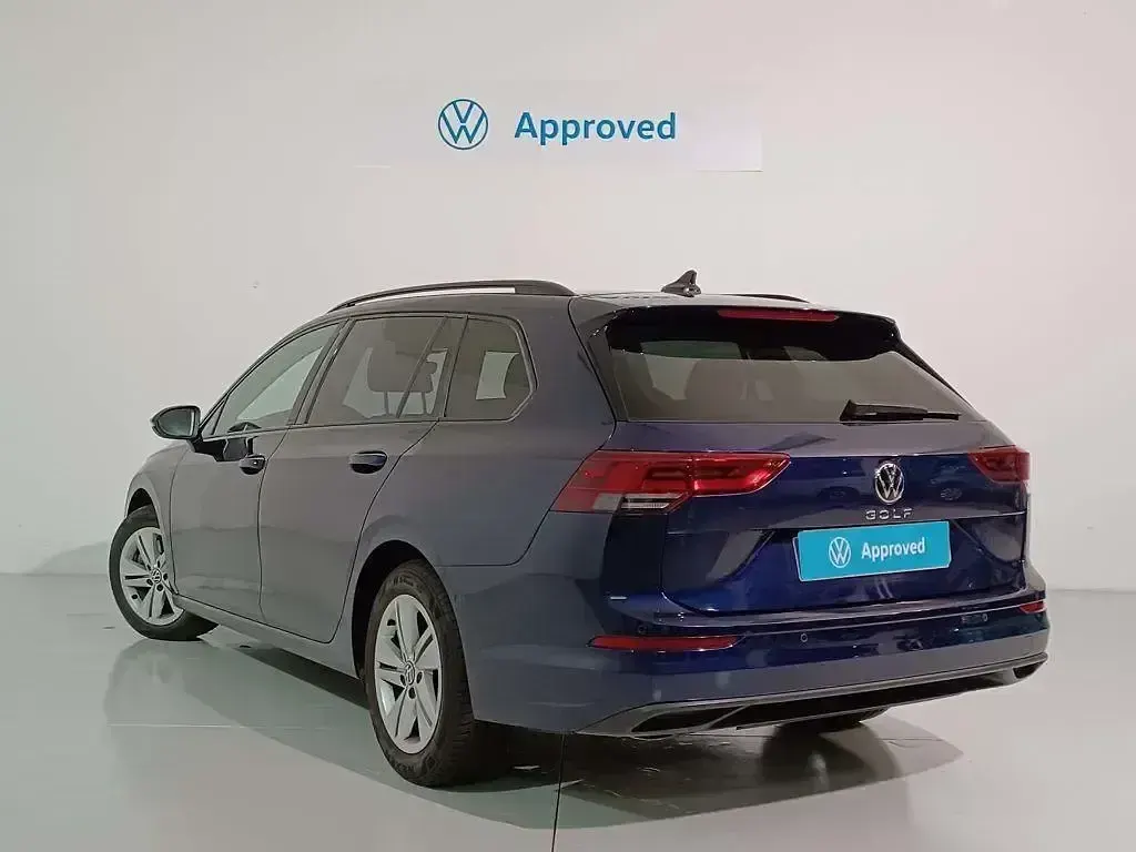 Usado VW Golf VIII Life 131 CV (96 kW) 2023 Azul Familiar