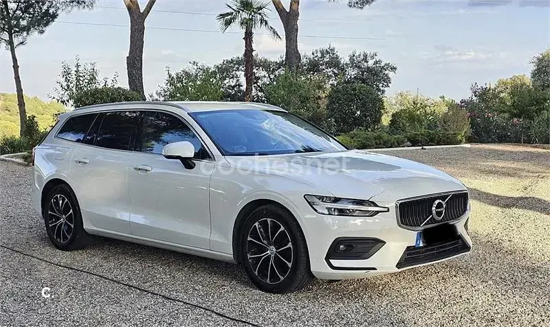 Usado Volvo V60 Momentum 150 CV (110 kW) 2019 Blanco Familiar