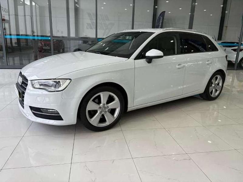 Usado Audi A3 Ambition 150 CV (110 kW) 2015 Blanco Berlina