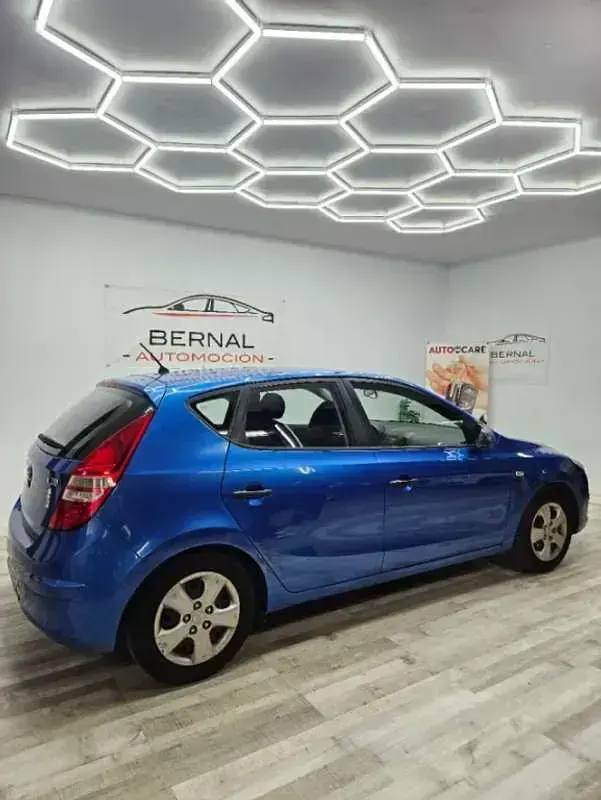 Usado Hyundai i30 Comfort 109 CV (80 kW) 2010 Azul Utilitario