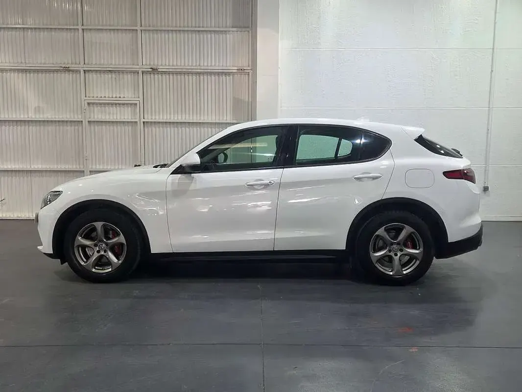 Usado Alfa Romeo Stelvio 150 CV (110 kW) 2017 Blanco SUV