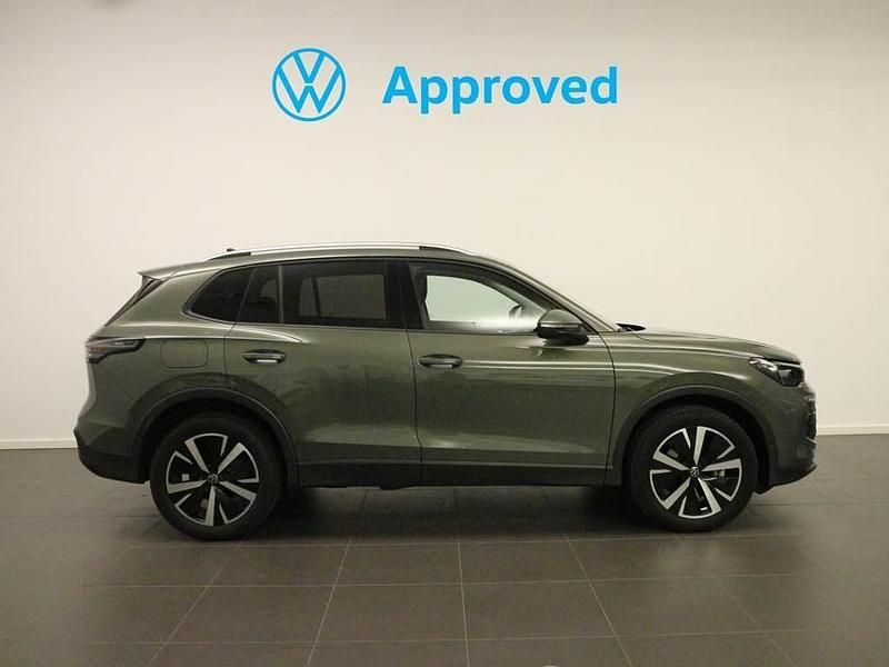 Usado VW Tiguan Life 204 CV (150 kW) 2025 Verde SUV