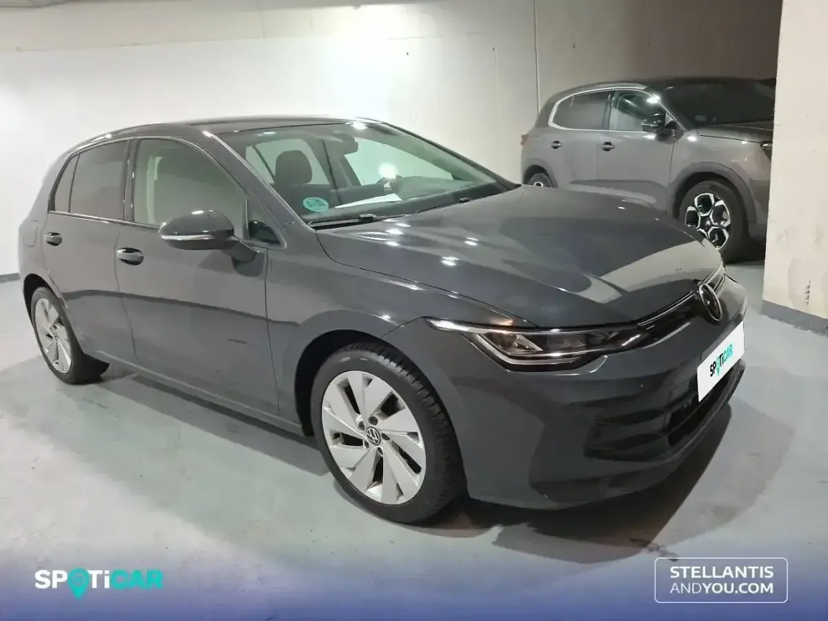Usado VW Golf VIII 115 CV (84 kW) 2025 Gris / plata Berlina