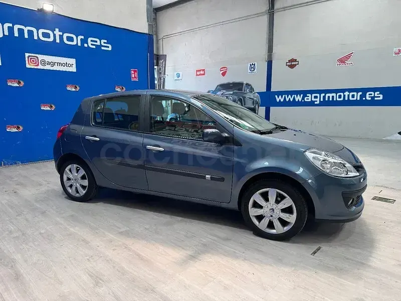 Usado Renault Clio II Privilege 110 CV (80 kW) 2006 Azul Berlina