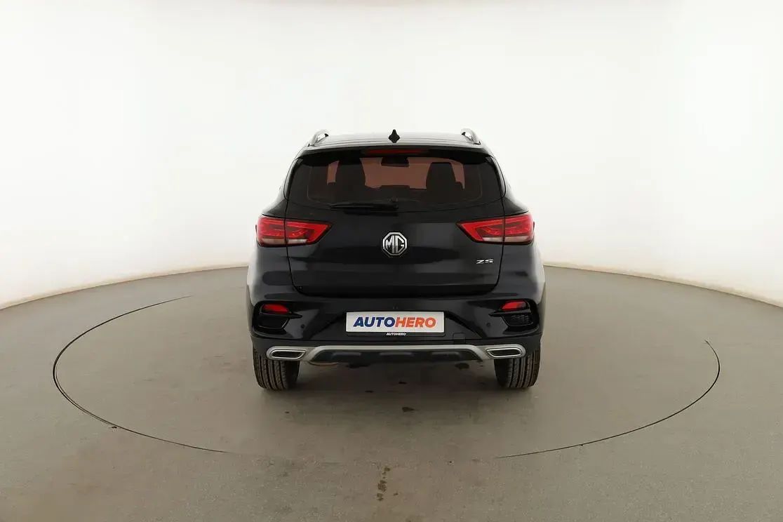 Usado MG ZS Comfort 106 CV (77 kW) 2022 Negro SUV