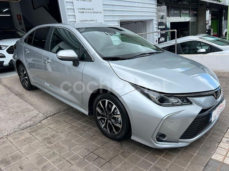 Usado Toyota Corolla Active 122 CV (89 kW) 2022 Gris / plata Berlina