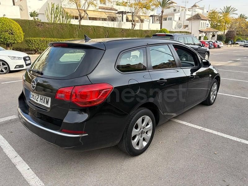 Usado Opel Astra Selective 110 CV (80 kW) 2014 Negro Familiar