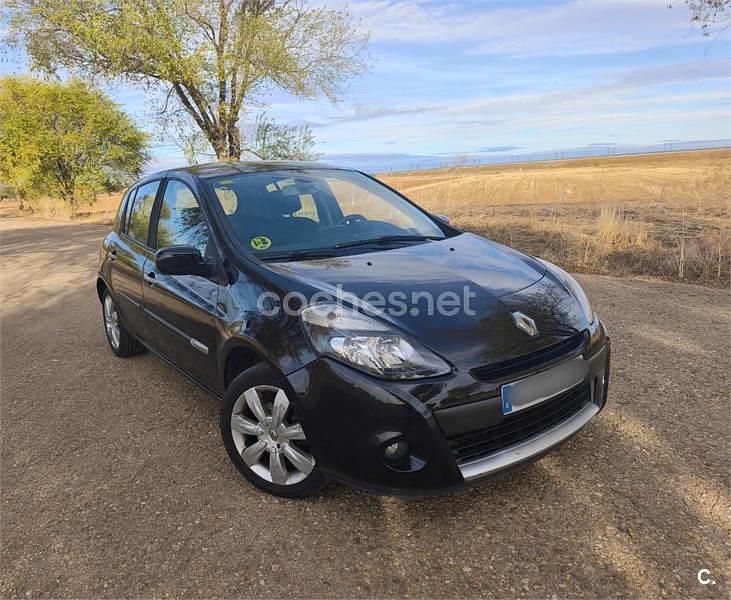 Negro Usado 2011 Renault Clio II Evolution Berlina | 4850 € (Buen precio) - Imagen 1/4