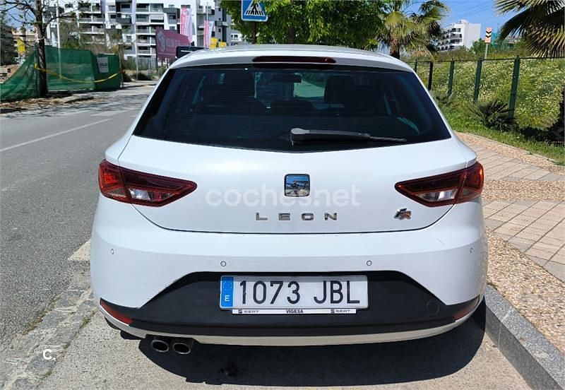 Käytetty Seat Leon FR 150 HP (110 kW) 2014 Valkoinen Sedan