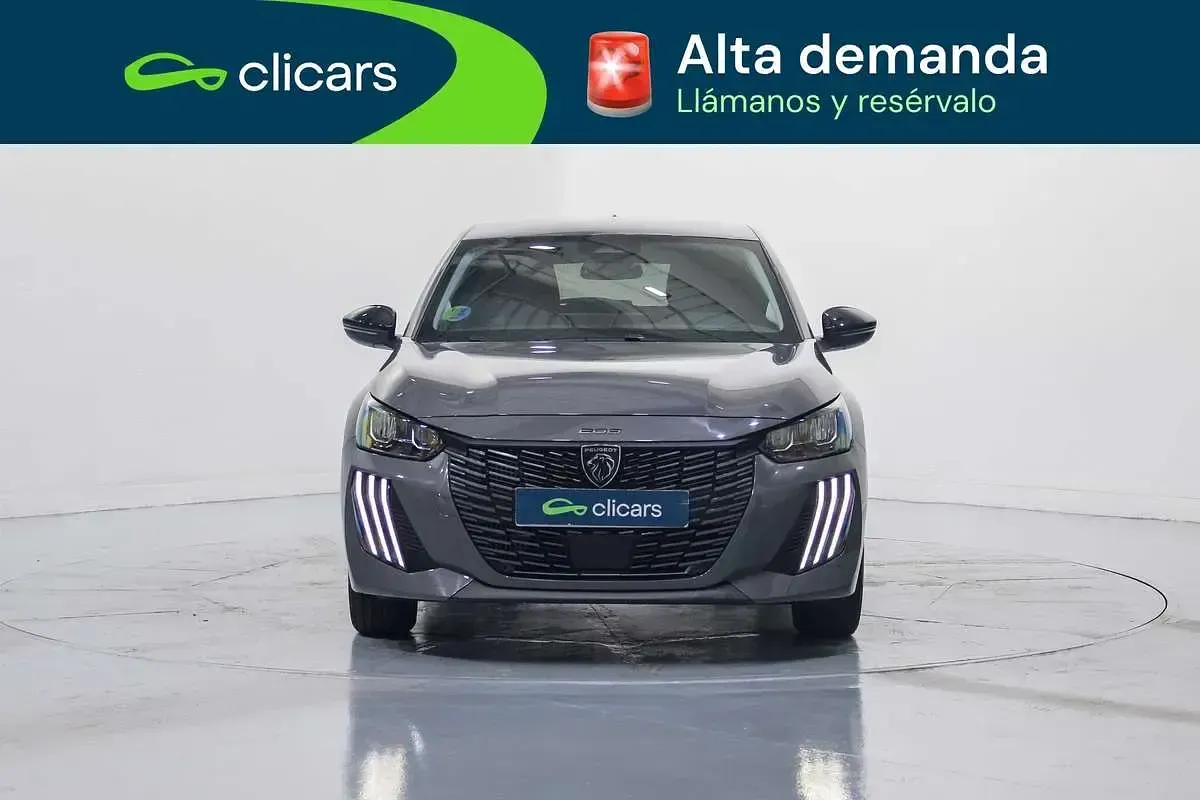 Usado Peugeot 208 Allure 101 CV (74 kW) 2025 Gris Utilitario