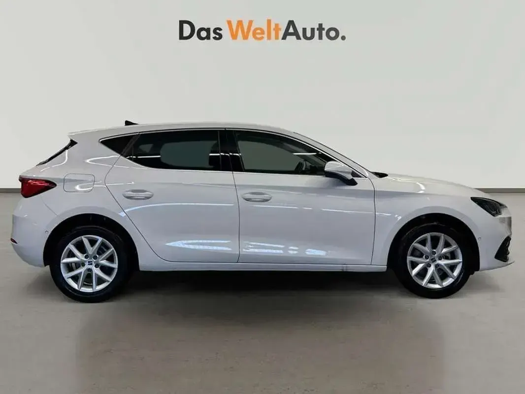 Usado Seat Leon Style 116 CV (85 kW) 2025 Blanco Utilitario