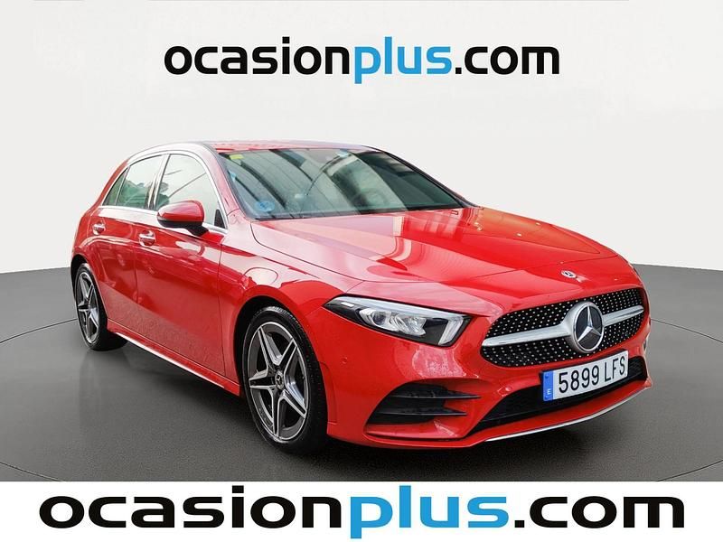 Usado Mercedes A180 AMG 116 CV (85 kW) 2020 Rojo Utilitario