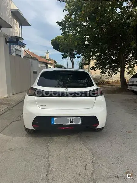 Usado Peugeot 208 Allure 100 CV (73 kW) 2023 Blanco Utilitario