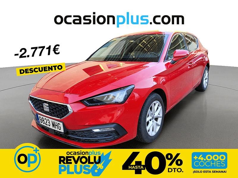 Usado Seat Leon Style 130 CV (95 kW) 2023 Rojo Berlina