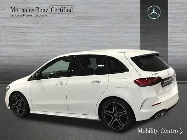 Usado Mercedes B200 AMG line 150 CV (110 kW) 2023 Blanco polar Utilitario