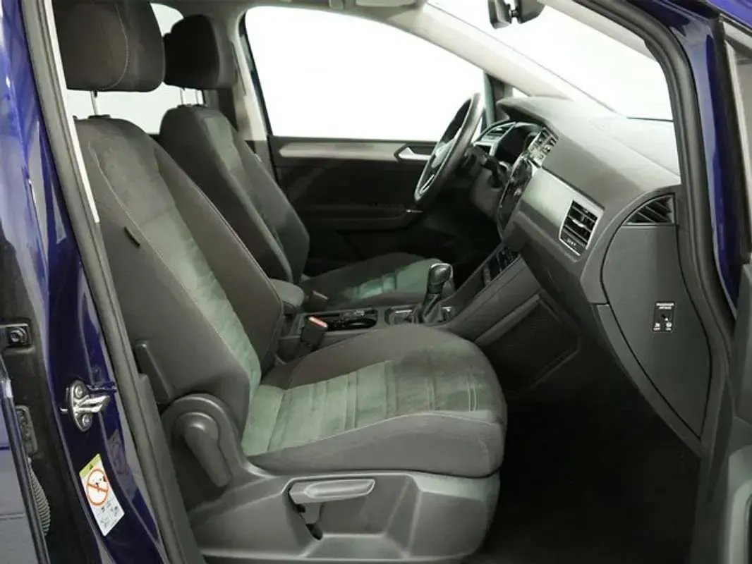 Usado VW Touran 150 CV (110 kW) 2025 Azul Monovolumen