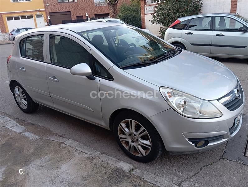Gris / plata Usado 2006 Opel Corsa Essentia Berlina | 3200 € (Buen precio) - Imagen 1/4