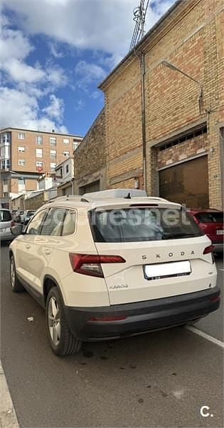 Usado Skoda Karoq Ambition 150 CV (110 kW) 2021 Blanco SUV