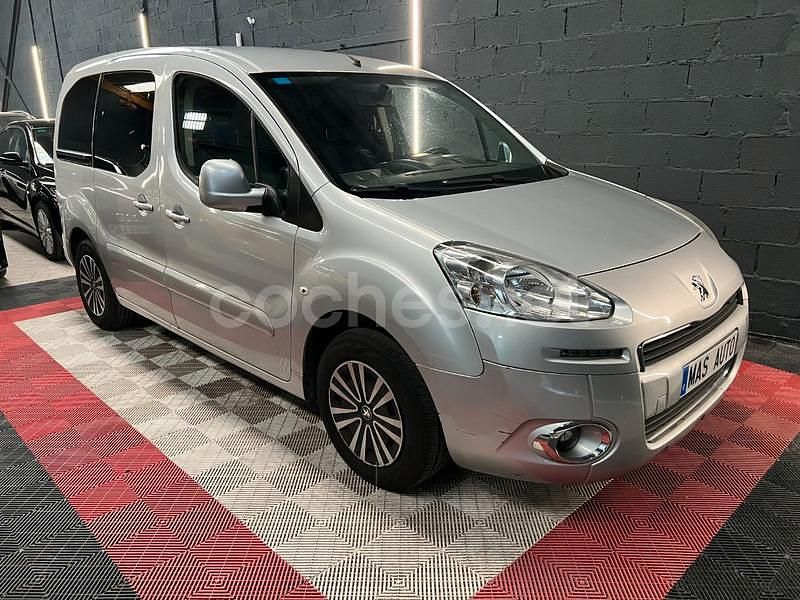 Usado Peugeot Partner Tepee Access 92 CV (67 kW) 2015 Gris / plata Monovolumen
