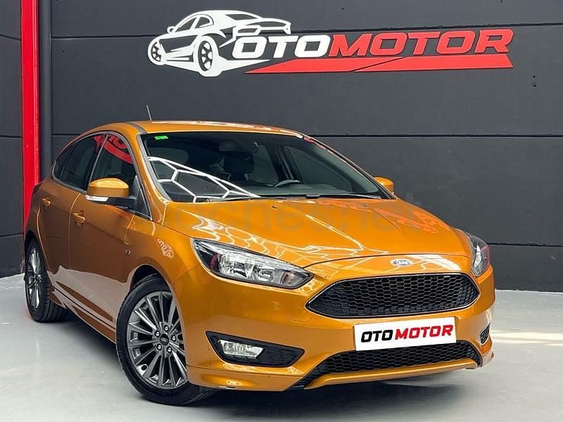 Usado Ford Focus ST-Line 125 CV (91 kW) 2018 Naranja Berlina