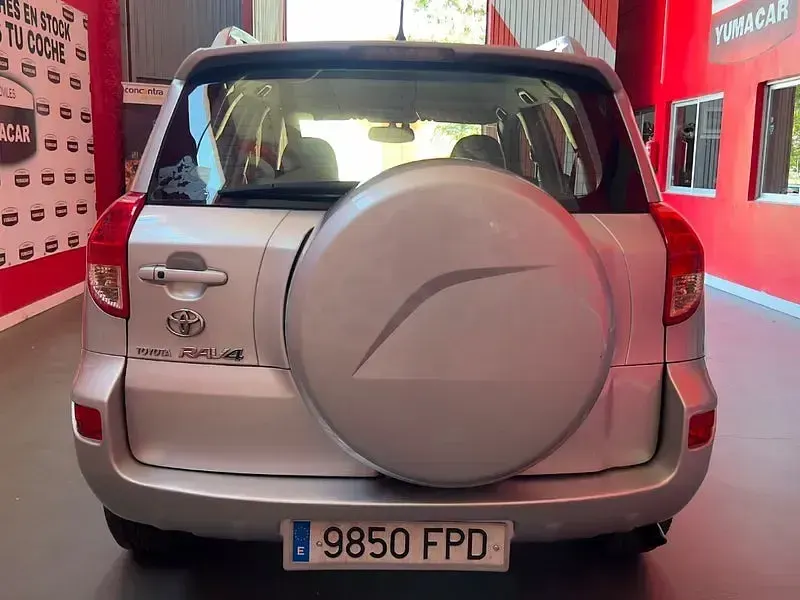 Usado Toyota RAV4 Sol 136 CV (100 kW) 2007 Gris / plata SUV